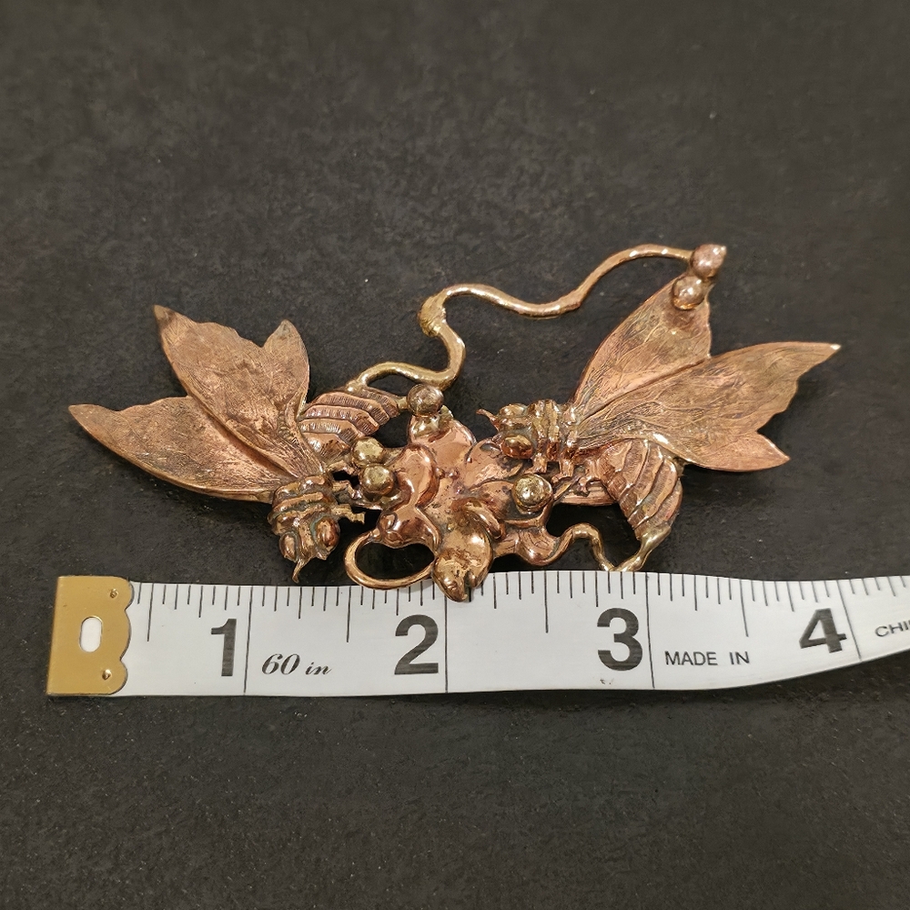 Vintage Mid-Century Bee & Floral Brooch Pin – Large 4” Nature Motif with Texture - Picture 7 of 8